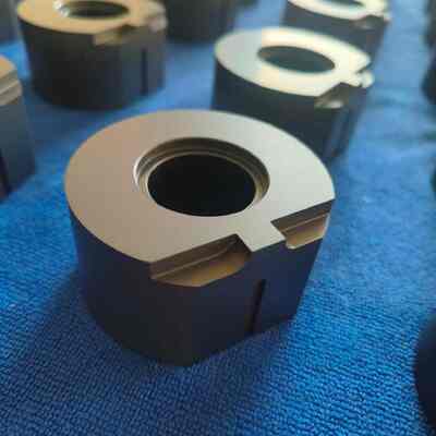 Customized Size Silicon Carbide Sliding Bearing with 1650℃ Max Temperature and Corrosion Resistance for Harsh Environments