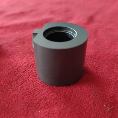 Rolamentos deslizantes de carburo de silício de tamanho personalizado com 1650 °C de temperatura máxima e resistência à corrosão para ambientes adversos